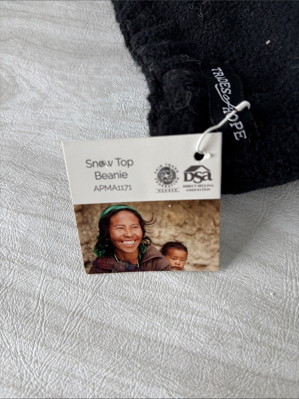 NWT Fair TRADE snow top beanie - black and white - Picture 4 of 9